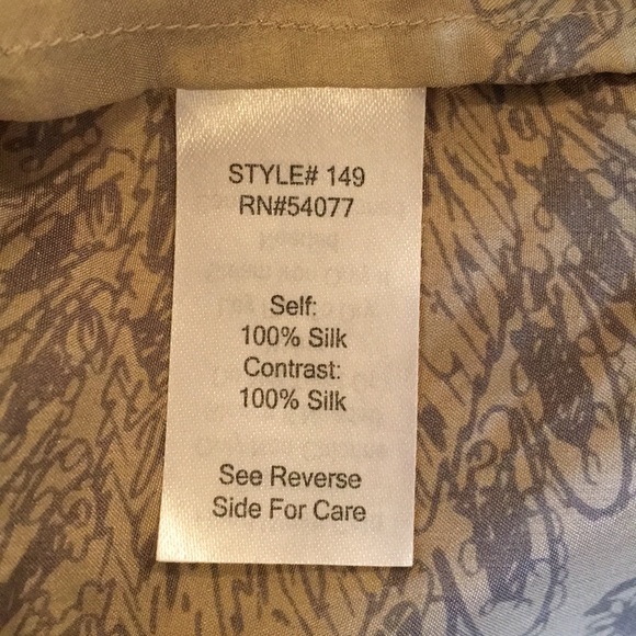 100% Silk Cabi Sleeveless Top With Ruffle - Picture 6 of 7